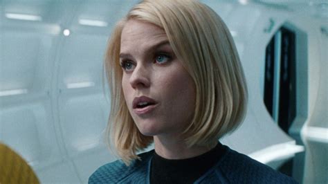 Star Trek Into Darkness Alice Eve Is Proud Of Her NSFW Scene。